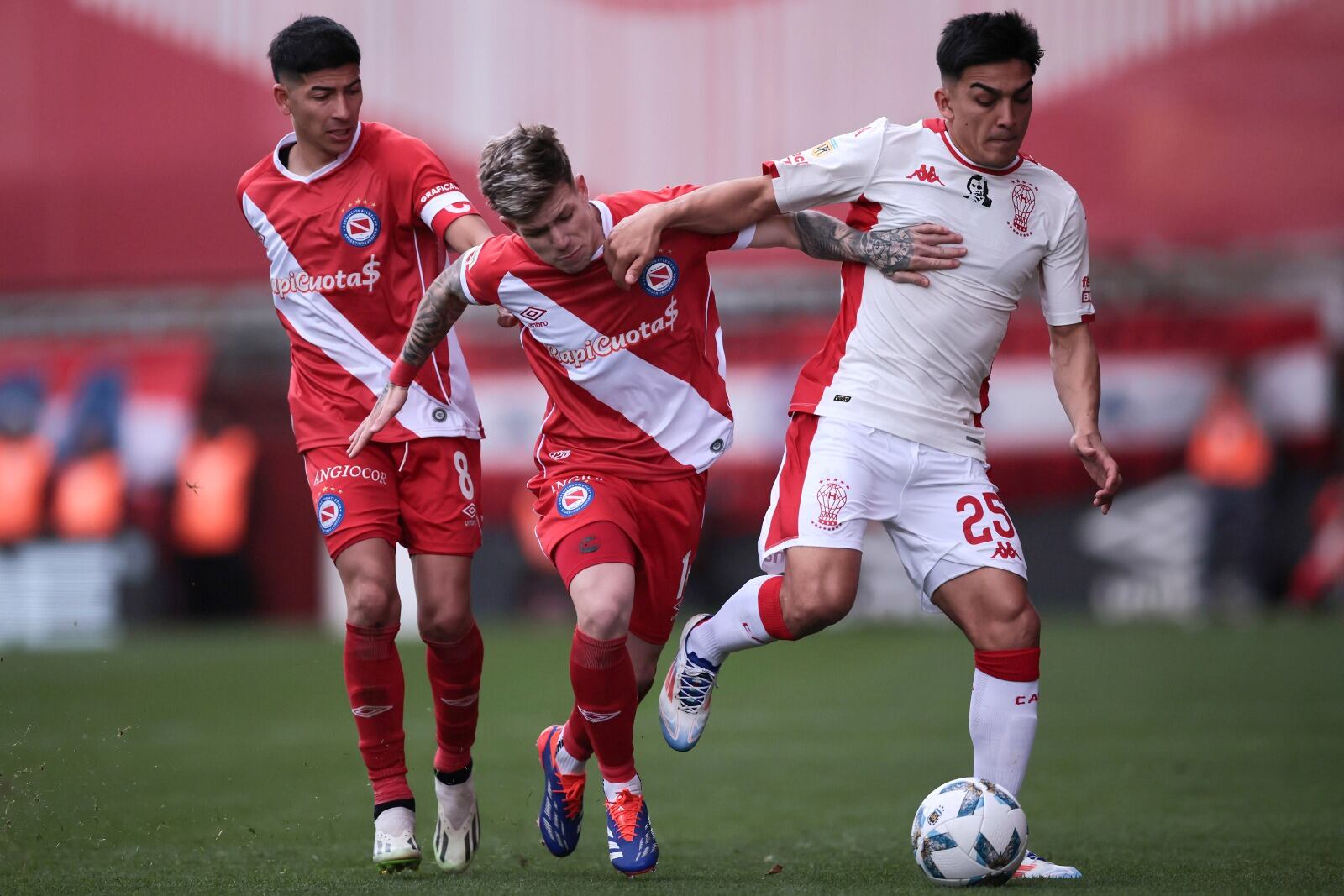 Argentinos dejó una mejor imagen con su entrenador interino