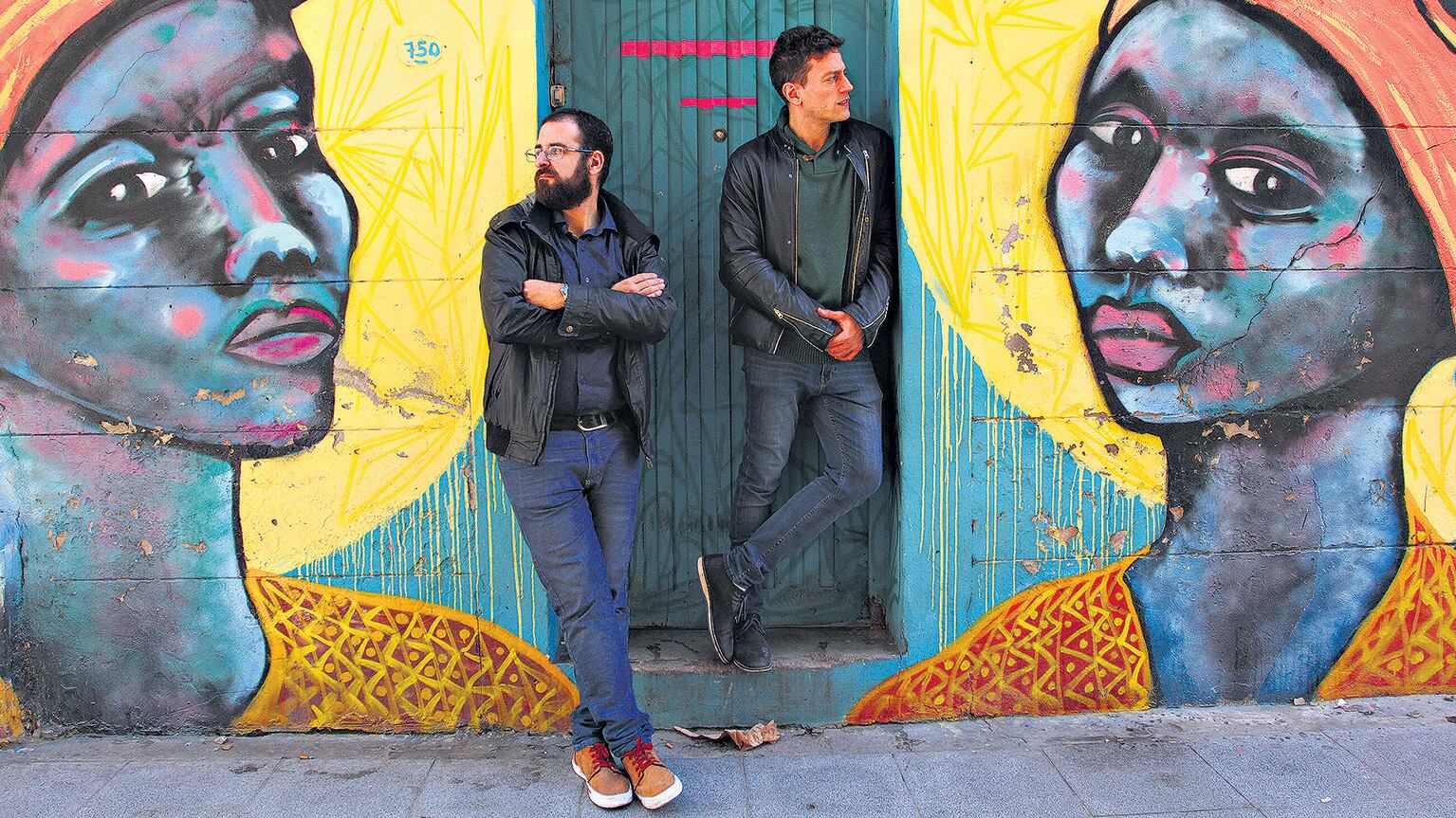 Prim junto a Saba. La pieza es, en palabras del director, “un humilde homenaje a la saga Volver al futuro”.