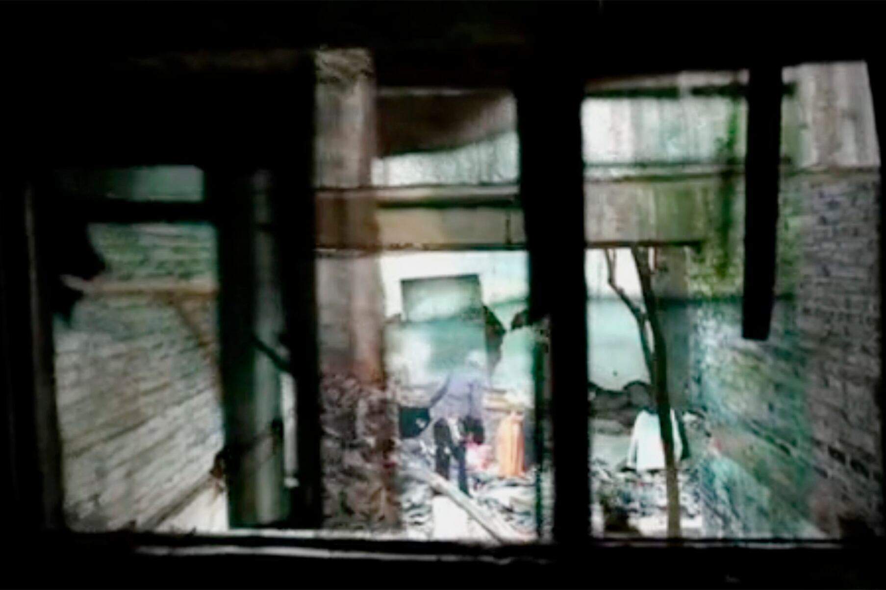 Zhenchen Liu, "Under construction" (video, 2007).