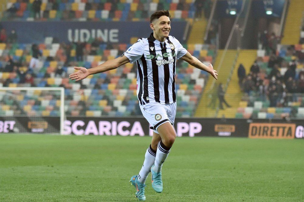 Nahuel Molina, defensor con gol, del Udinese al Atlético de Madrid.
