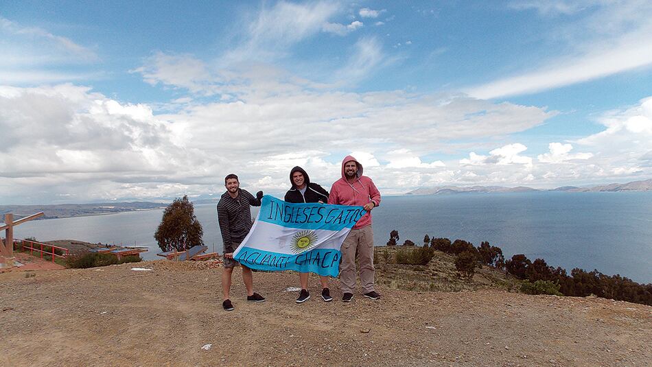 Diego Dorrego, hincha de Chacarita Juniors y seguidor de la Selección: aquí en las eliminatorias en Bolivia.
