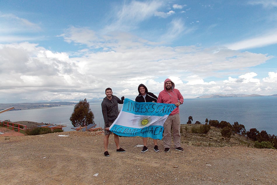 Diego Dorrego, hincha de Chacarita Juniors y seguidor de la Selección: aquí en las eliminatorias en Bolivia.