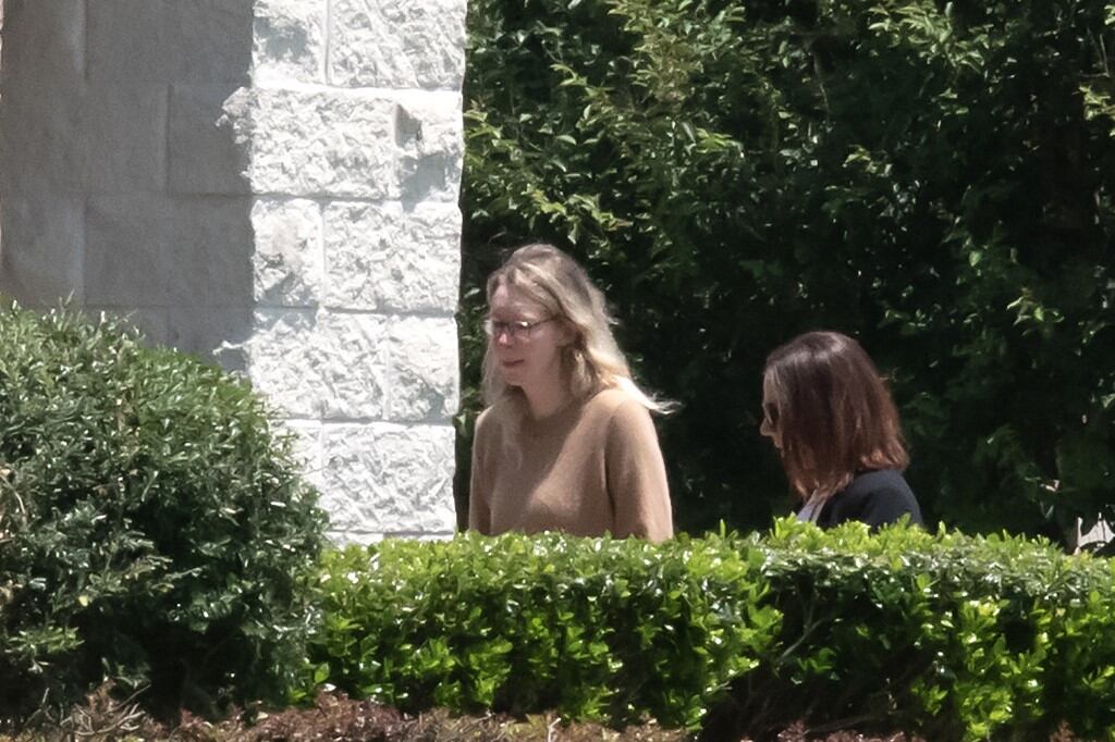 La exempresaria llegó por sus propios medis a la prisión federal de mujeres en Bryan, cerca de Houston