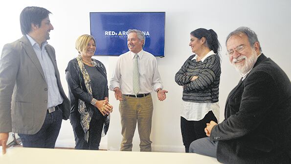 Felipe Solá junto a su equipo (Trotta, Novick, Hecker y Bocco), en su presentación en la UMET.
