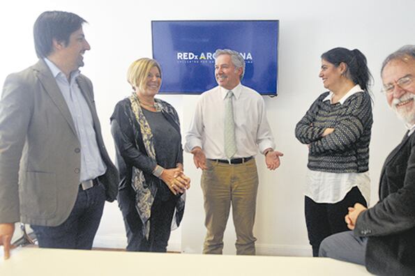 Felipe Solá junto a su equipo (Trotta, Novick, Hecker y Bocco), en su presentación en la UMET.
