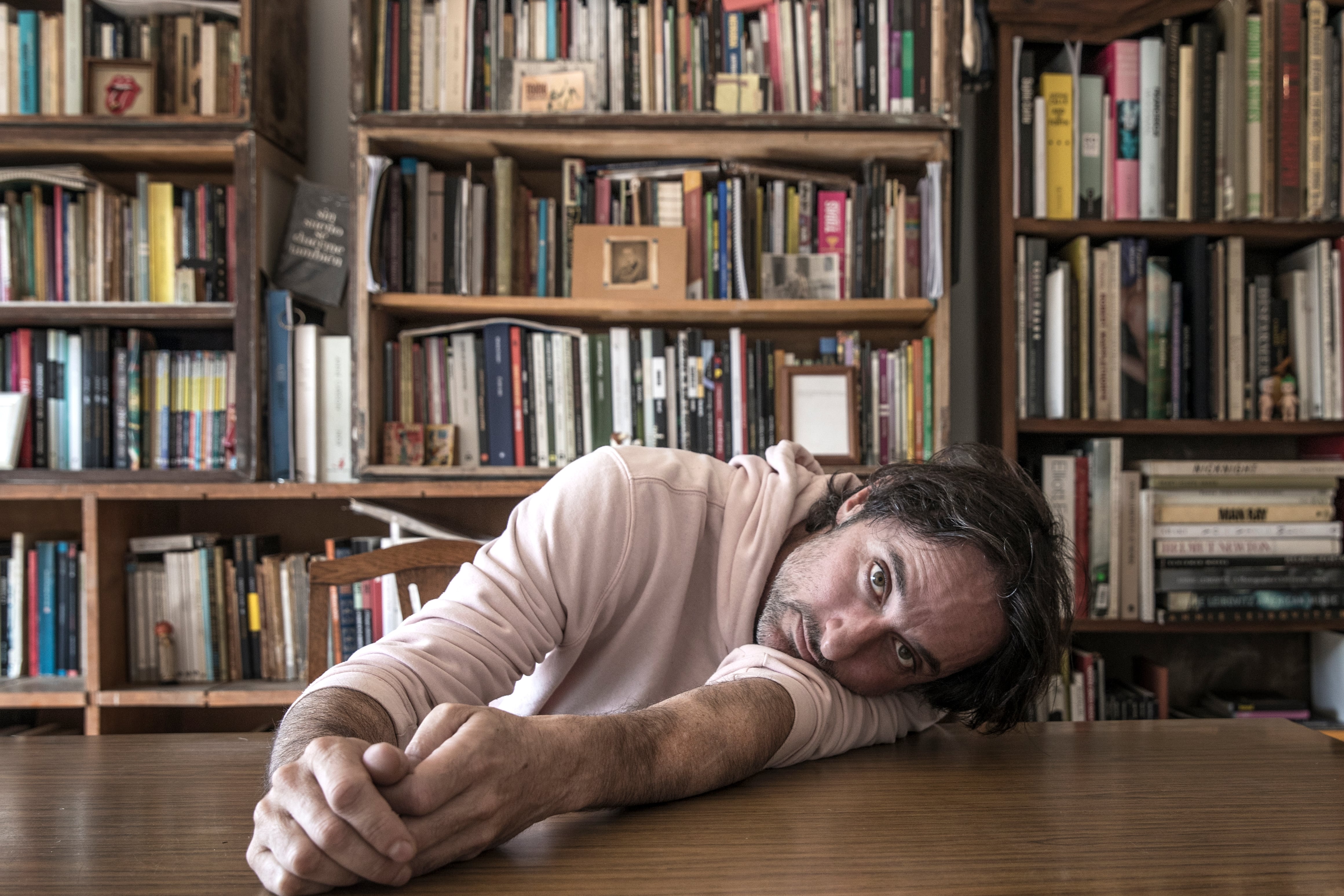 "El teatro tiene un código distinto al de la fotografía, la música, el cine. Lo que más me conmueve es intransferible", dice Rodríguez.