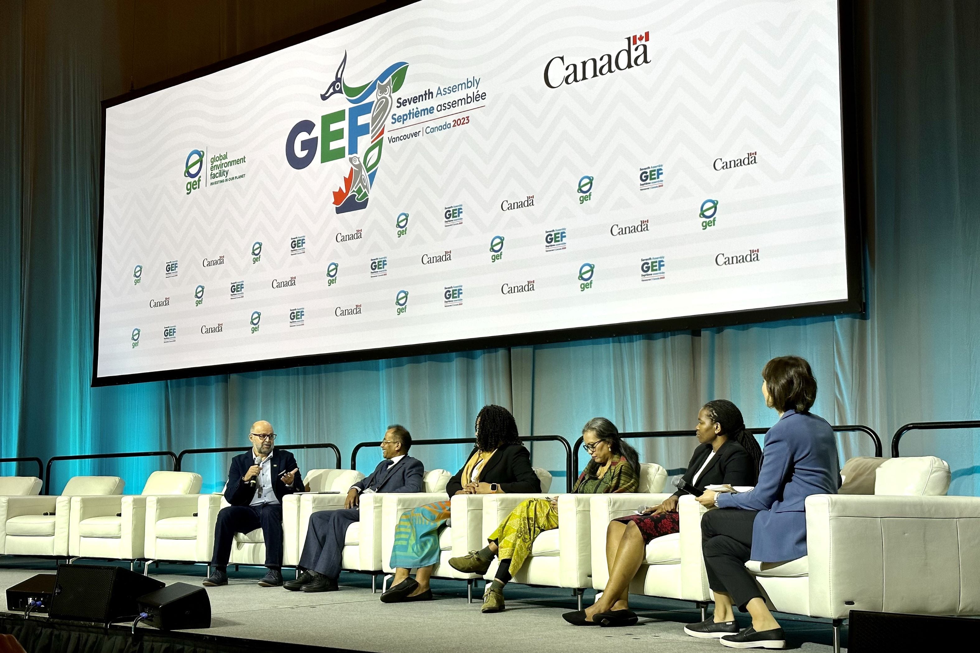 El director de GEF, el exministro costarricense Carlos Manuel Rodríguez, exponiendo en la asamblea (Twitter: @theGEF).