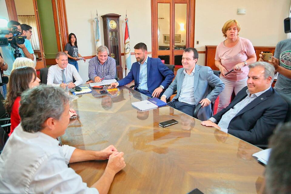 El diálogo con los socialistas comenzó en un clima distendido. 