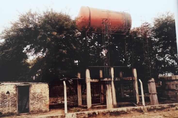 El tanque de agua en Misión Carboncito