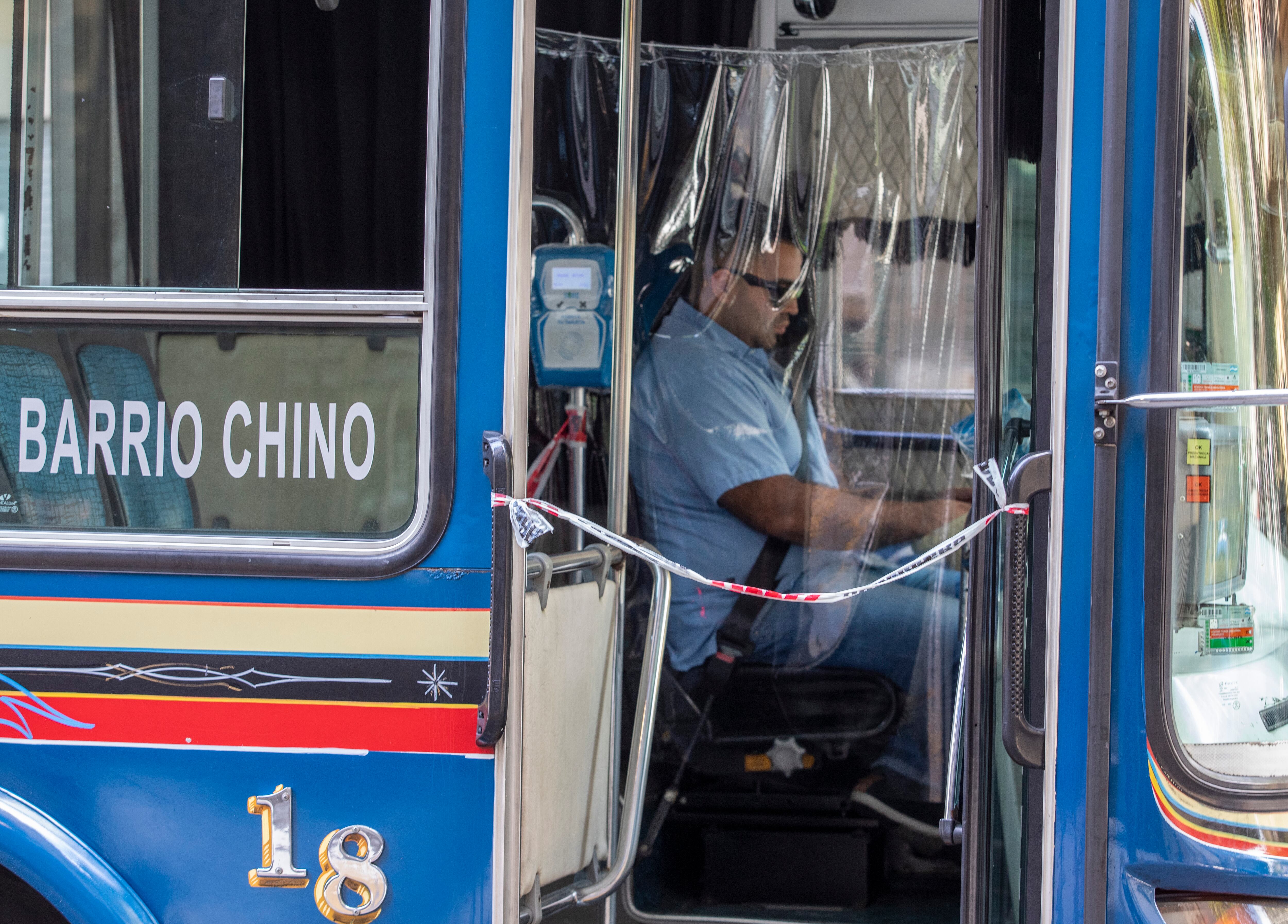 El paro de colectivos afecta líneas en el AMBA, la provincia de Buenos Aires y el interior del país.