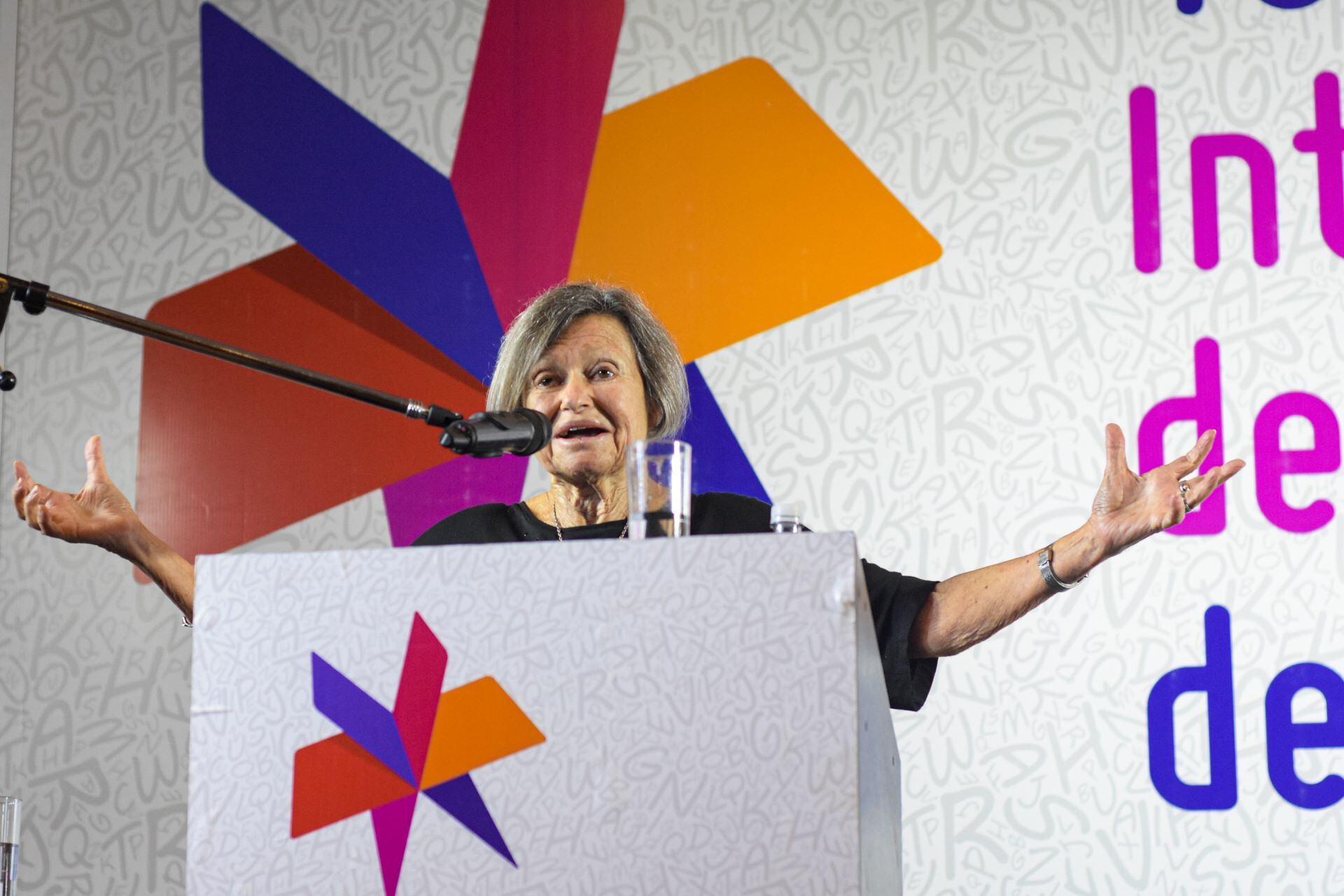 Con un fuerte discurso contra el ajuste de Javier Milei, Liliana Heker inauguró la Feria del Libro