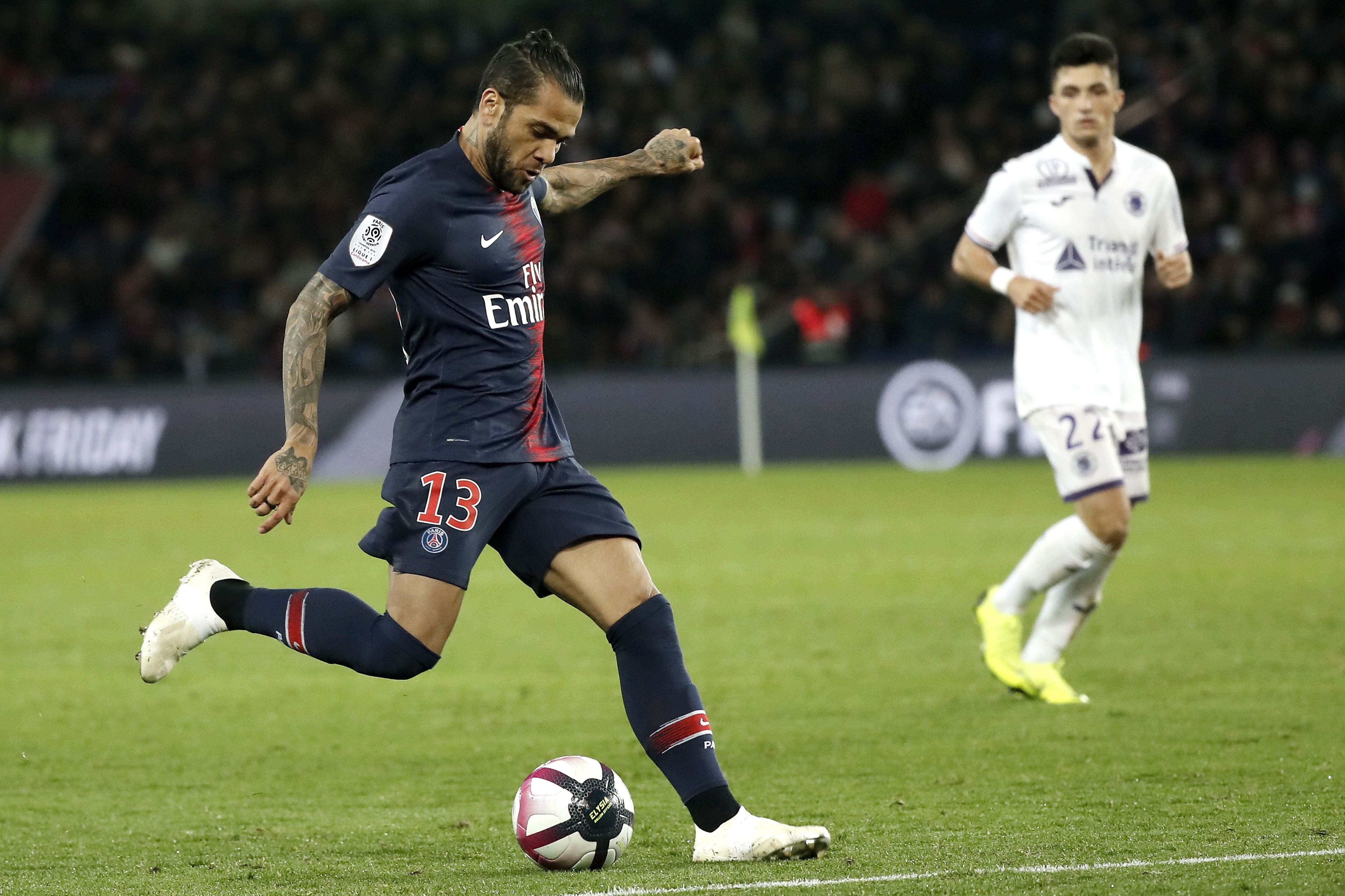 Alves jugó en Juventus y Barcelona y ahora está en el París Saint-Germain.