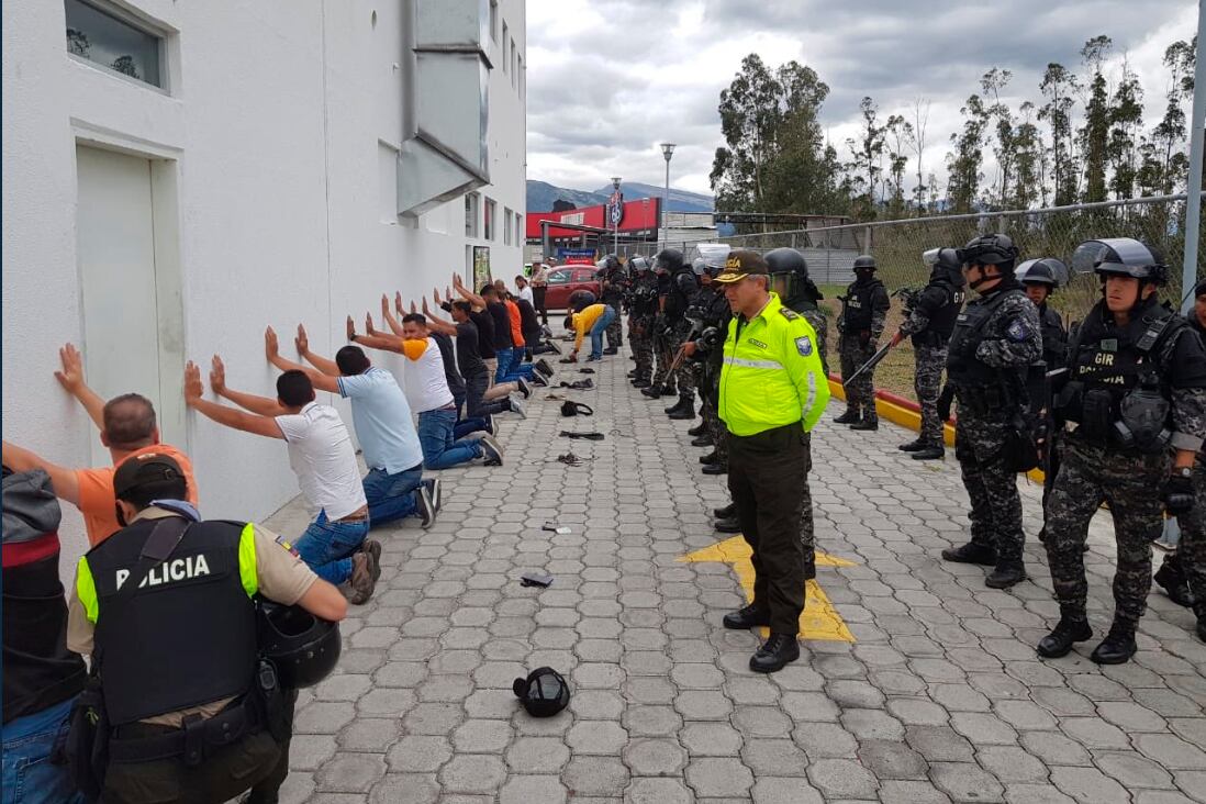 Romo informó sobre las detenciones en el aeropuerto de Quito.