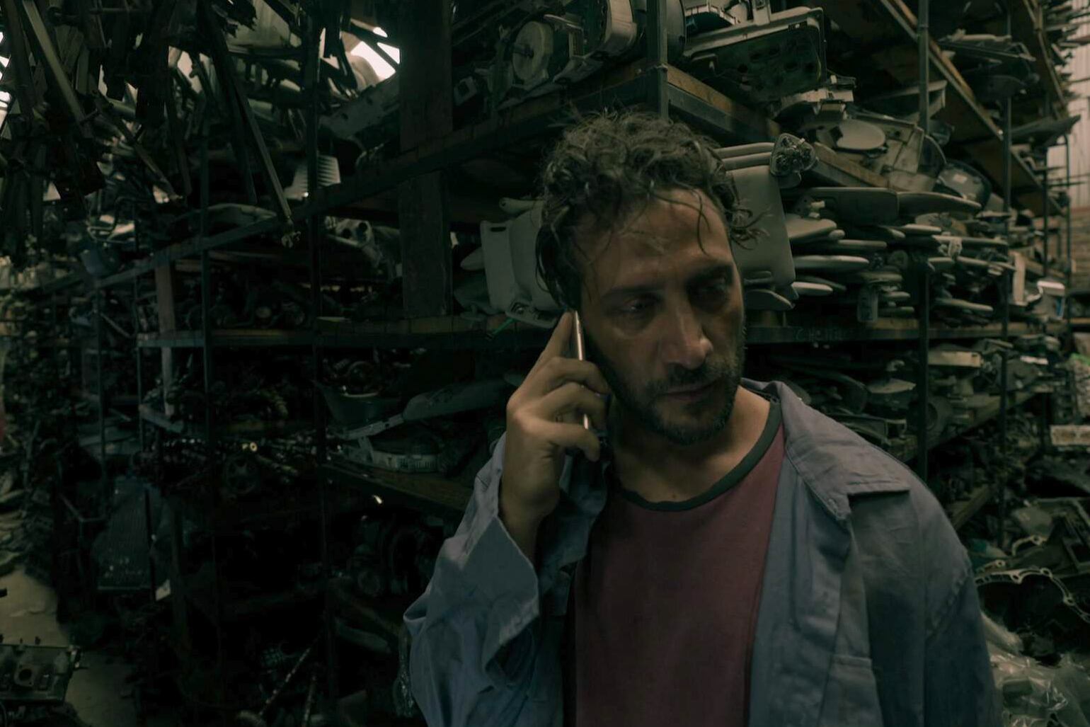 Luciano Cáceres es Bruno, atormentado por pesadillas reales y oníricas.