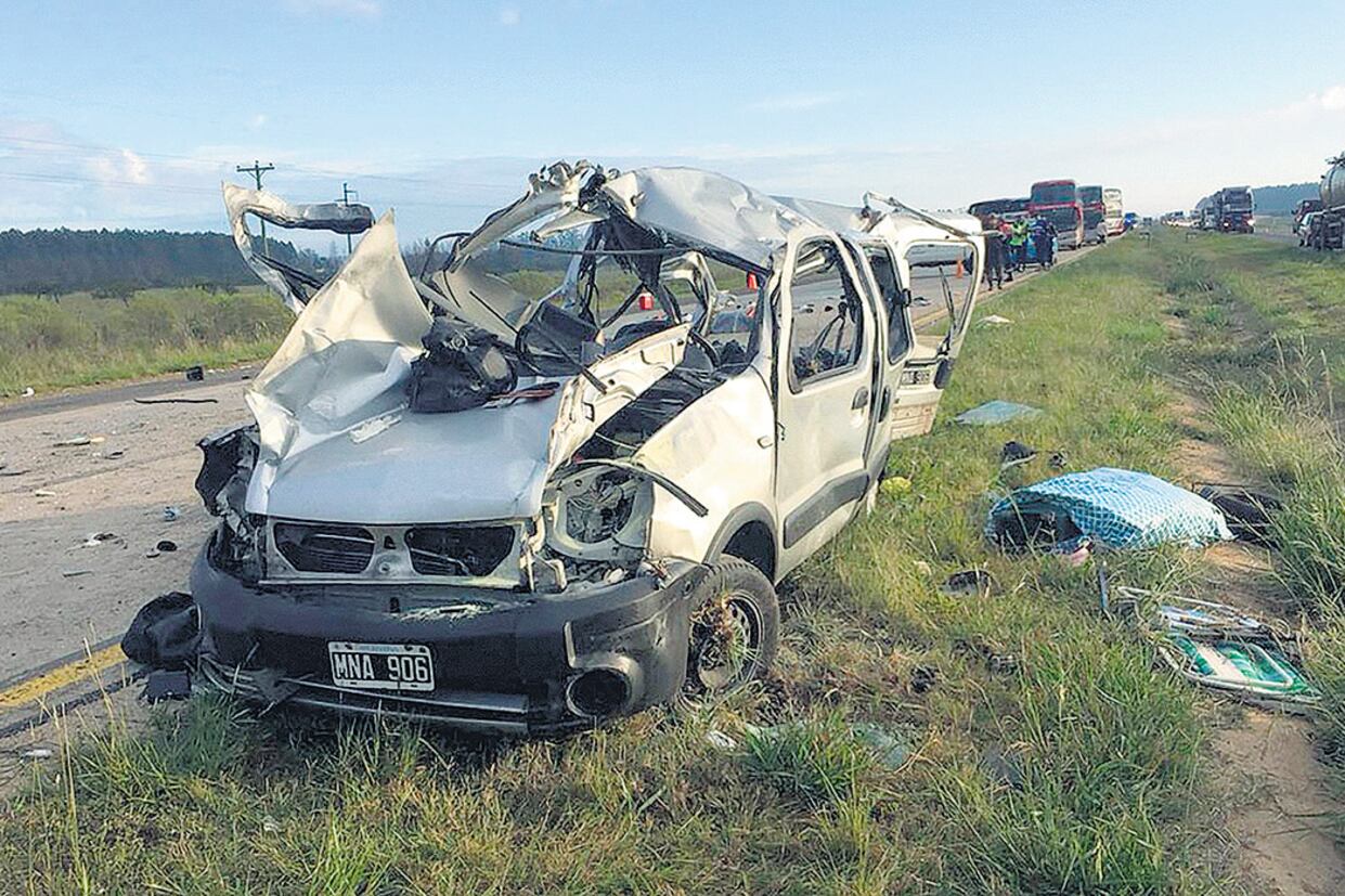 El accidente ocurrió a las 5.25, en el kilómetro 301 de la autovía Gervasio Artigas (Ruta 14).
