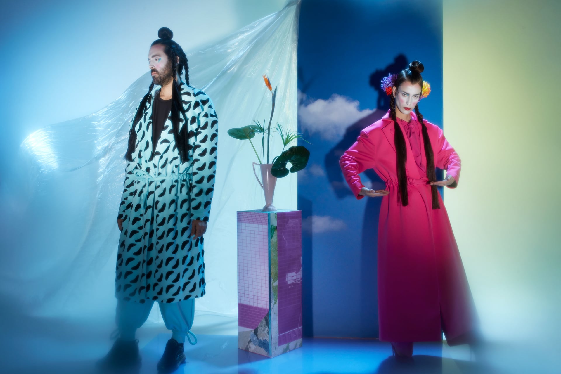 Abanico es un disco de tempo suave en el que Weste acaricia el pop sin abandonar la curiosidad que caracteriza su música.