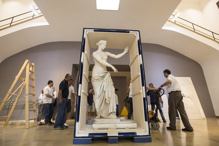La estatua, recién llegada al Bellas Artes.