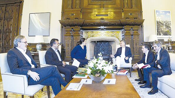 Desde Macri a subsecretarios, pasando por los vicejefes de Gabinete Lopetegui y Quintana, 267 funcionarios figuran con cargo en 890 firmas.