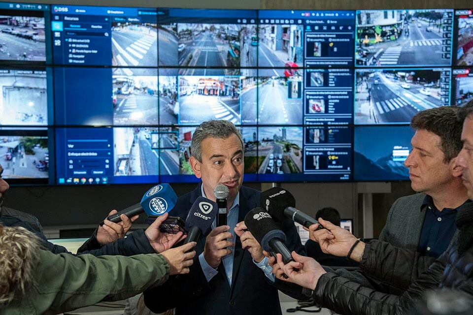 "También estarán acá las paradas segurdas de colectivos", dijo Javkin.