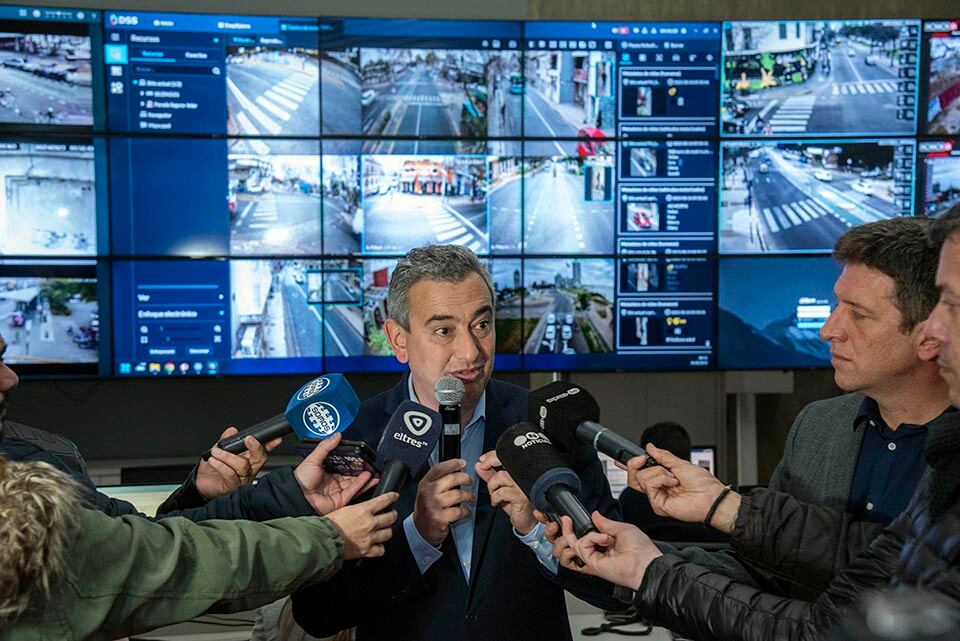 "También estarán acá las paradas segurdas de colectivos", dijo Javkin.