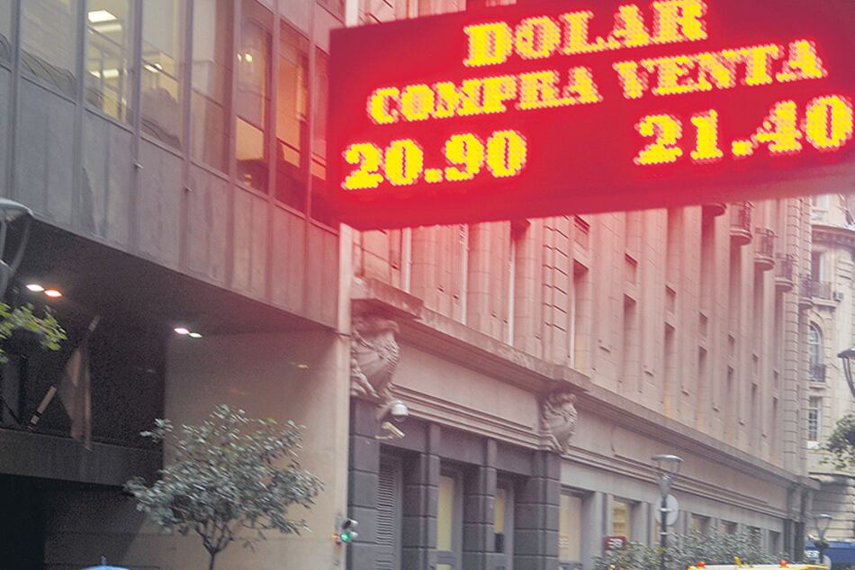 Desde el 5 de marzo, el BCRA vendió 7272 millones de dólares.