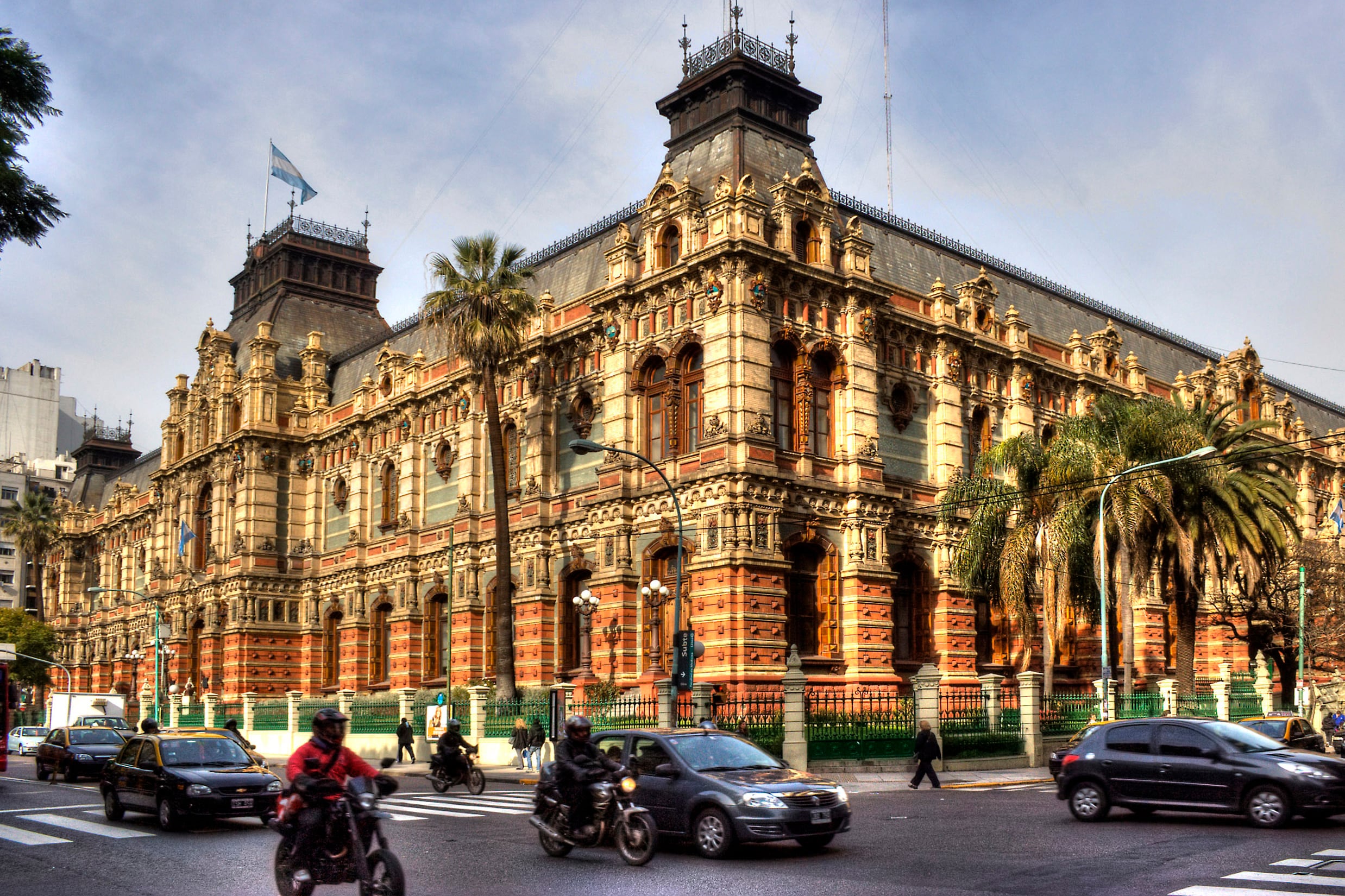 El Palacio de las Aguas, símbolo de la empresa