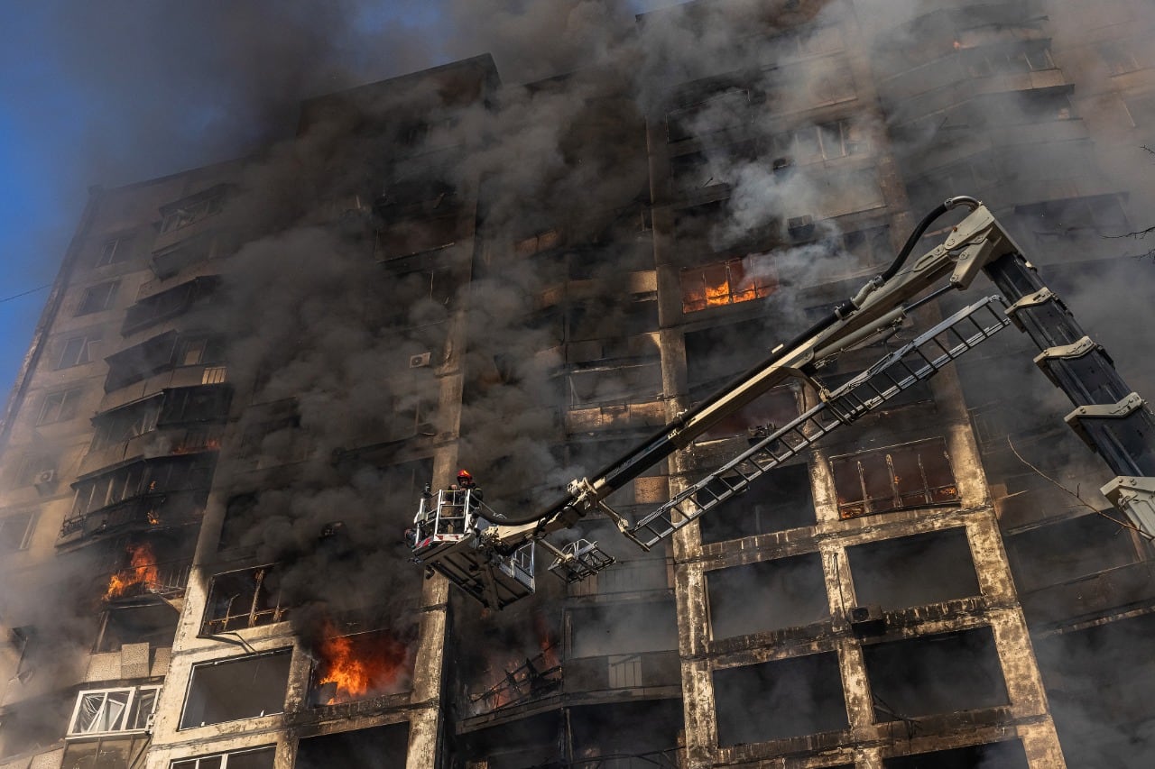 un edificio residencial de Kiev, destruido por la artilleria rusa.