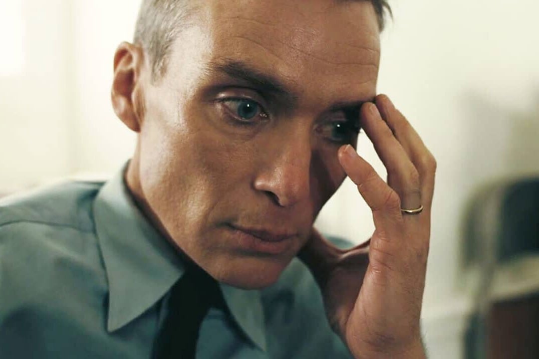Cillian Murphy encarna con solidez a Oppenheimer.