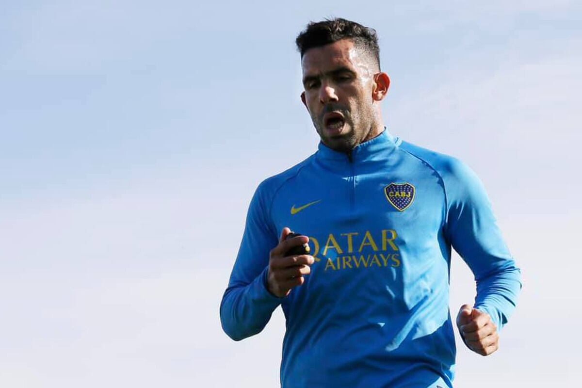Carlos Tevez, se entrena solo mientras espera novedades.