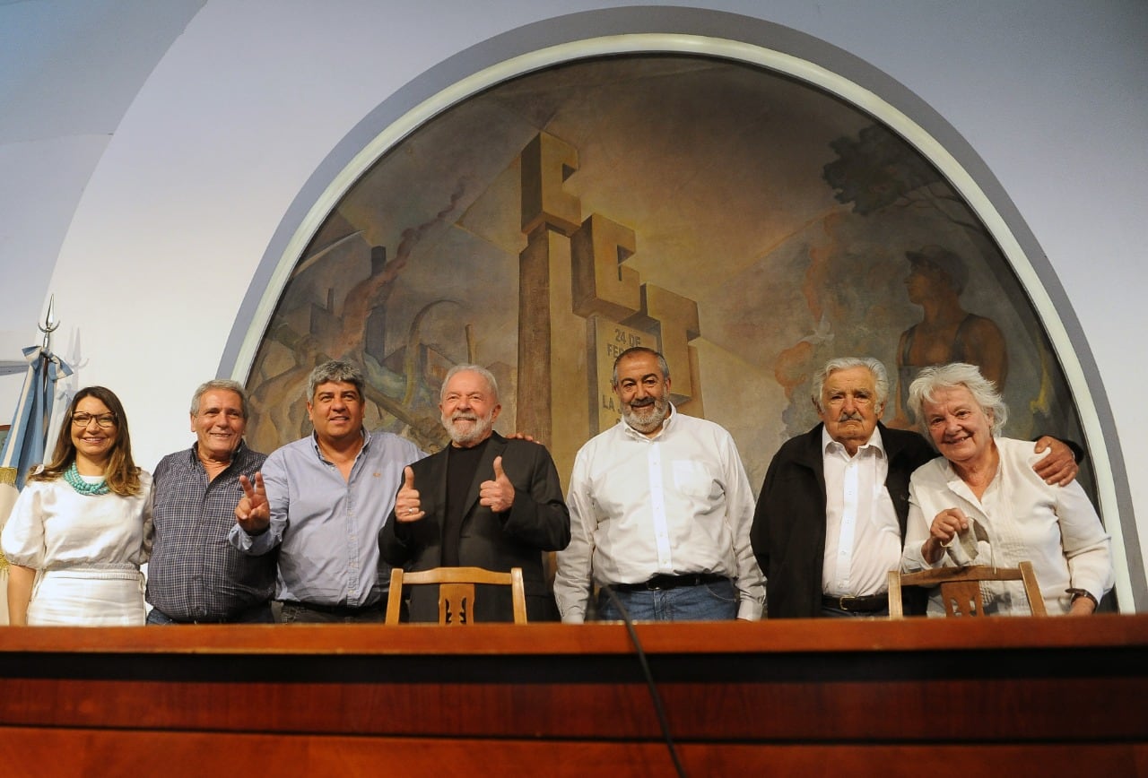 Rosángela Silva, Carlos Acuña, Pablo Moyano, Lula da Silva, Héctor Daer, Pepe Mujica y Lucía Topolansky en la CGT.