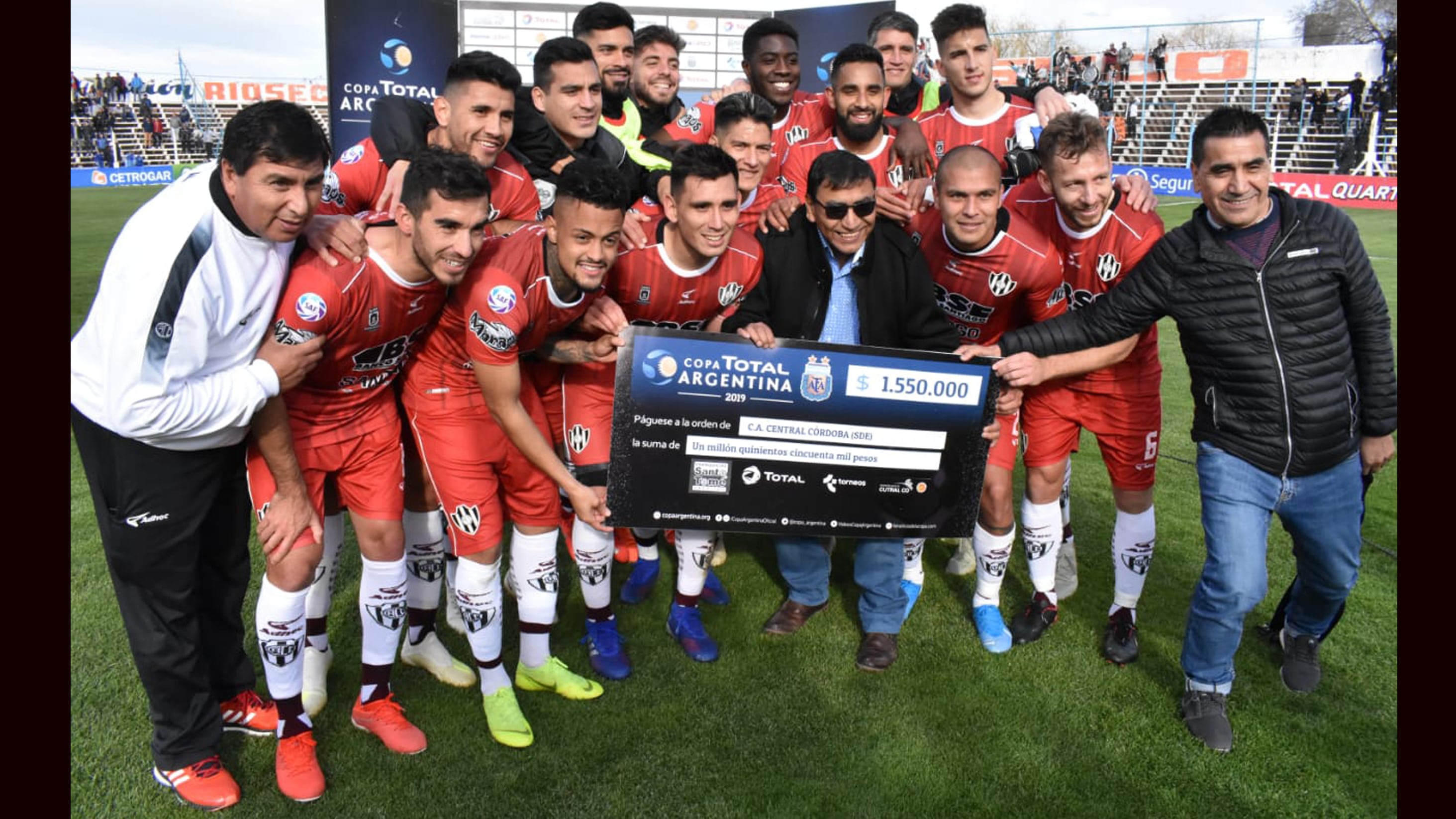 Central Córdoba festeja el pase a cuartos de final de la Copa Argentina.