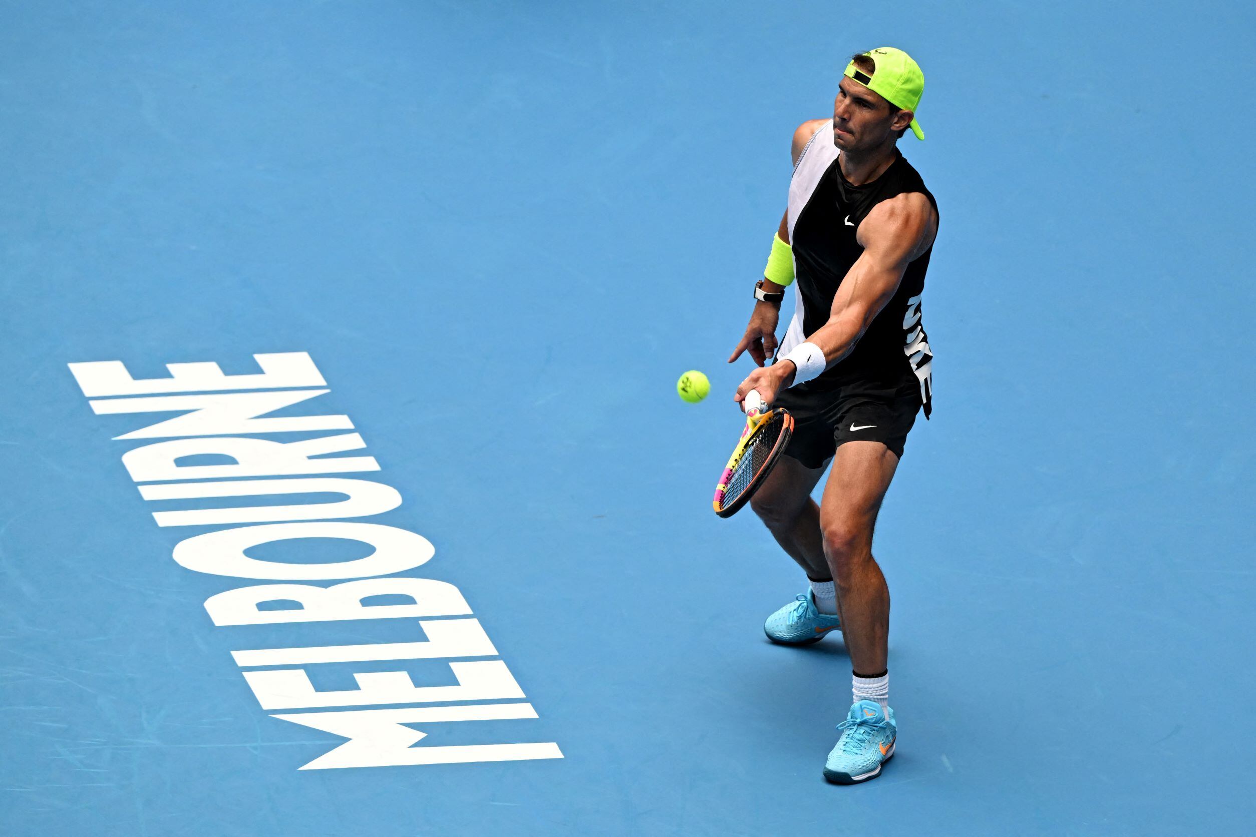 Rafael Nadal vuelve a Melbourne Park para defender su título.