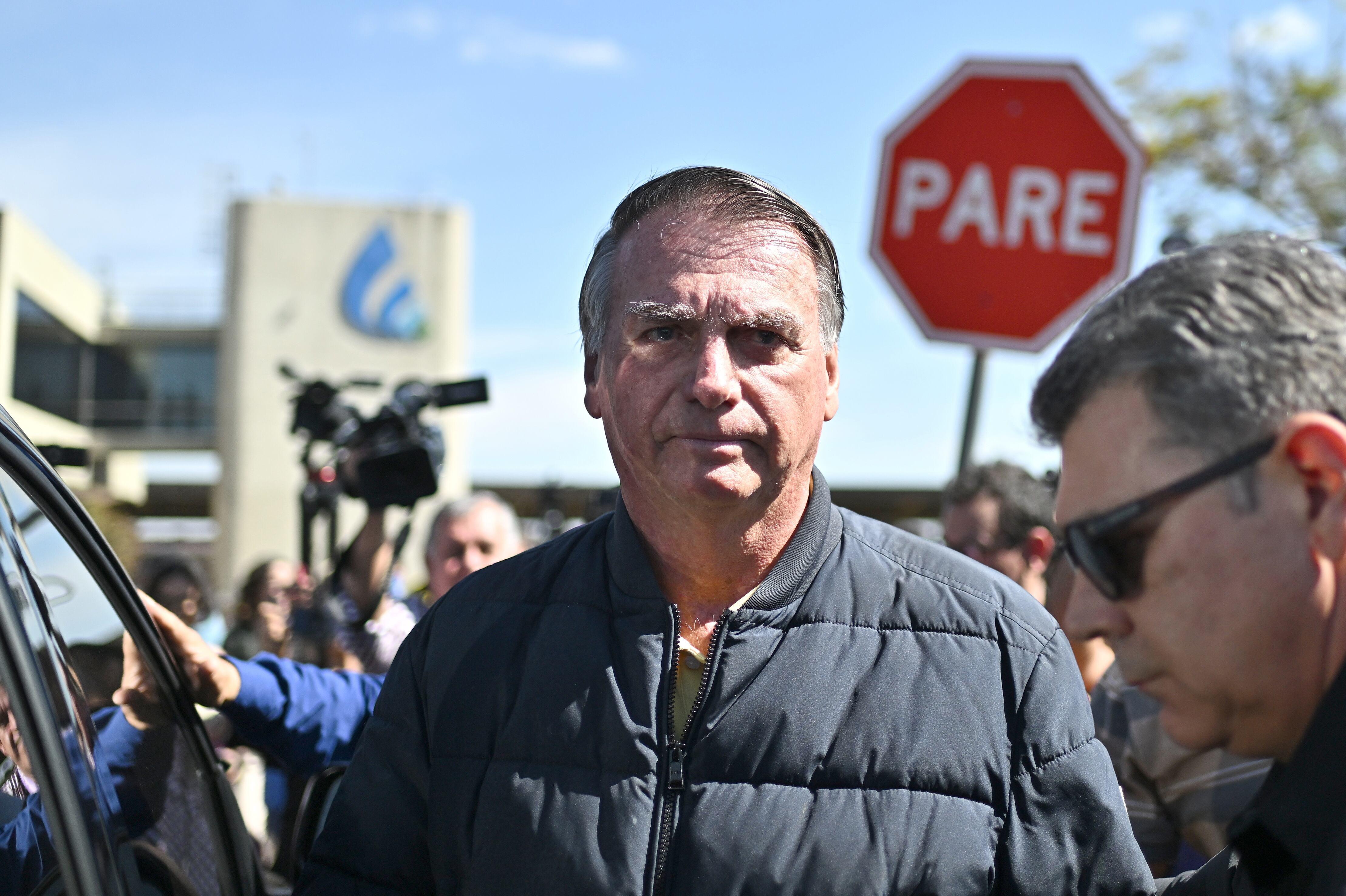 Ya con el dispositivo en su tobillo, Bolsonaro declaró que fue sometido a una "suprema humillación"