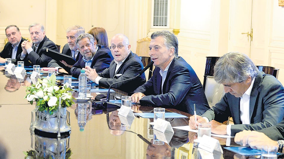 Después de tres semanas de vacaciones, Mauricio Macri encabezó ayer la primera reunión de gabinete del año.