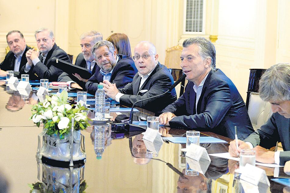 Después de tres semanas de vacaciones, Mauricio Macri encabezó ayer la primera reunión de gabinete del año.