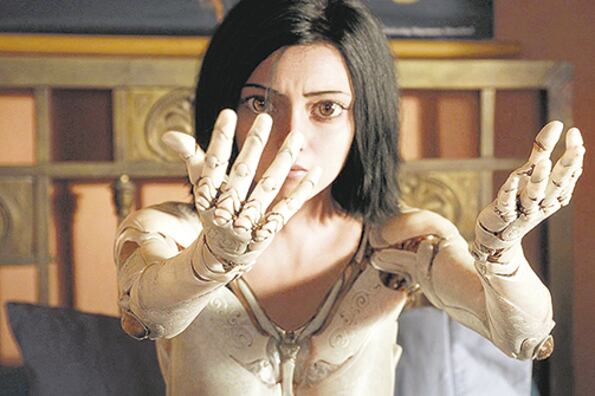 En Battle Angel, Rodríguez consigue imponer su habilidad para contar simple y entretener.