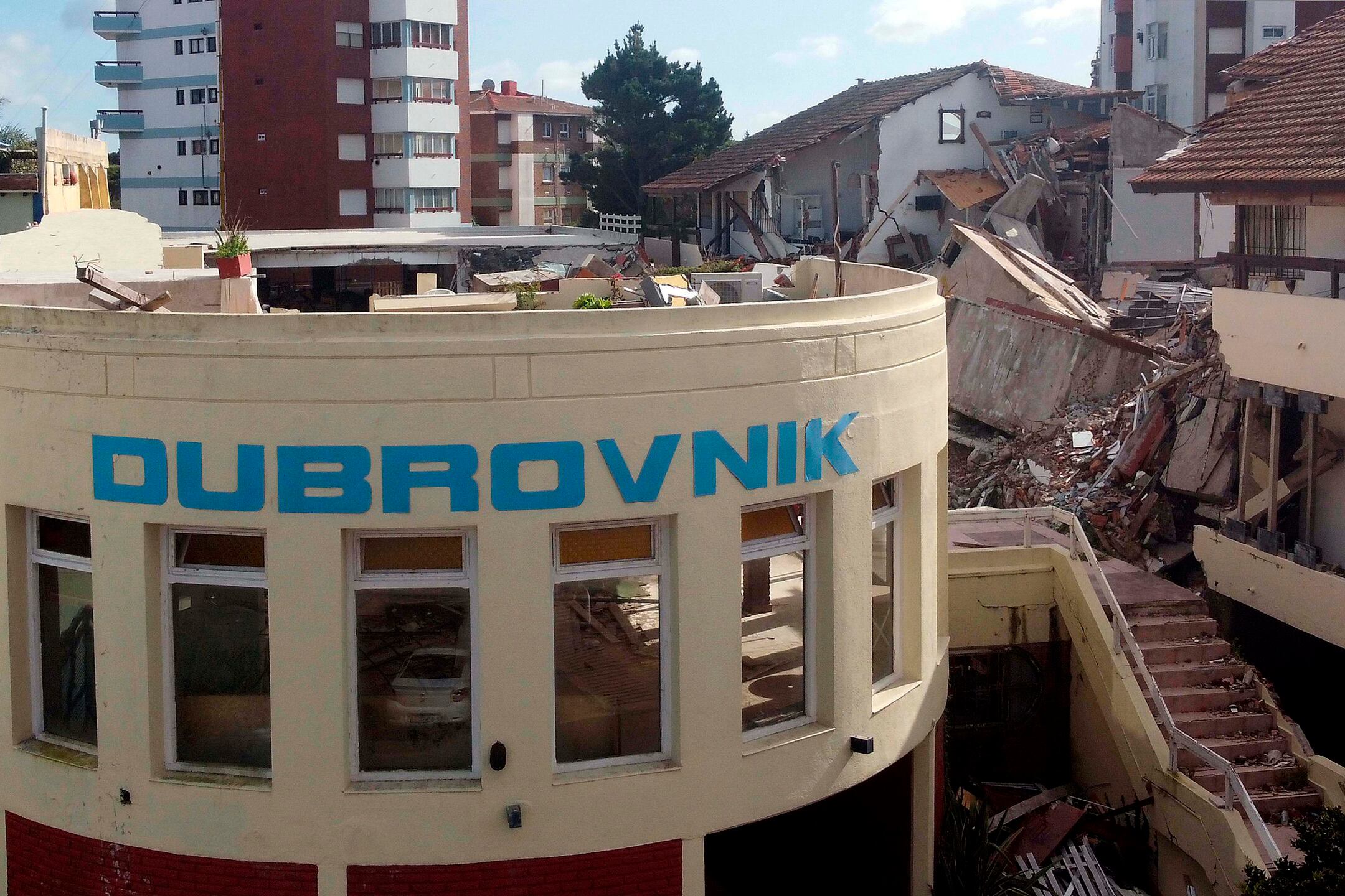 Los restos del hotel de la tragedia. 