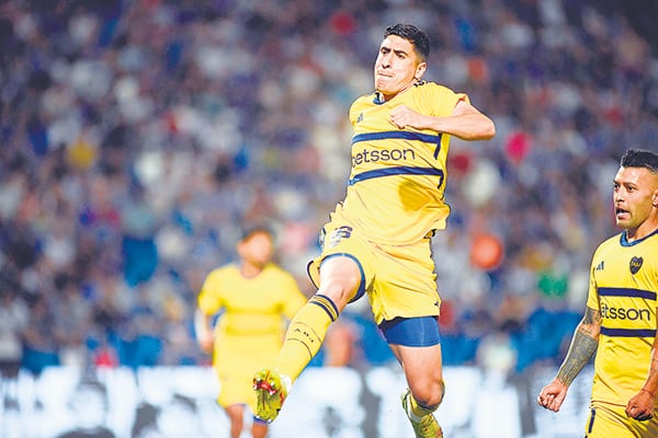 Merentiel festeja su gol de penal.