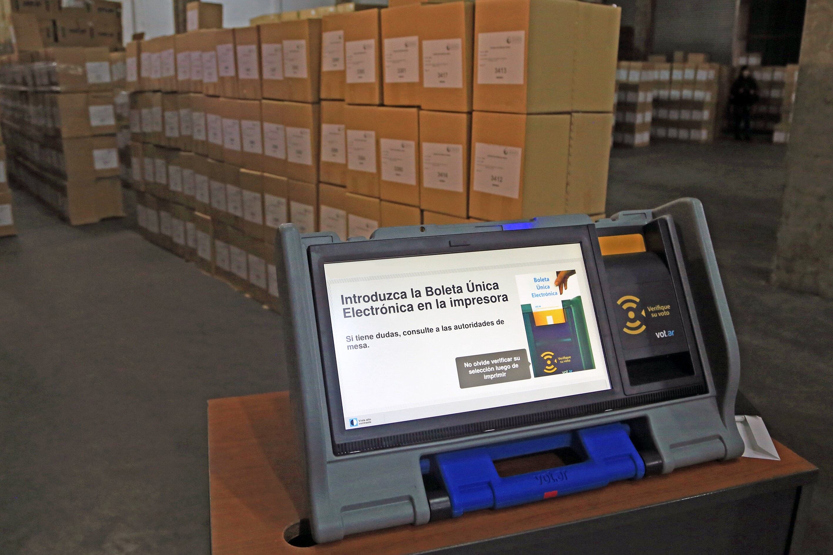 Mediante el sistema de voto electrónico, los salteños elegirán entre 12 fórmulas.