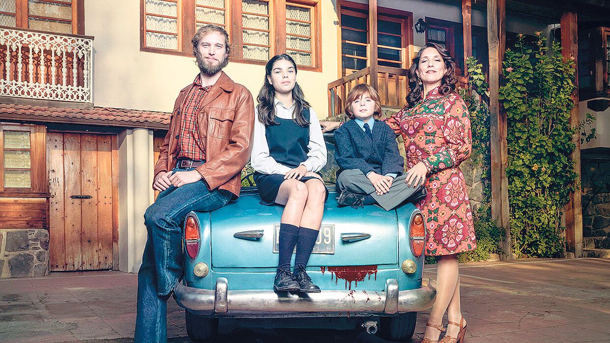 Callejas y Townley vivían en una enorme casona en las afueras de Santiago, junto a sus dos hijos.