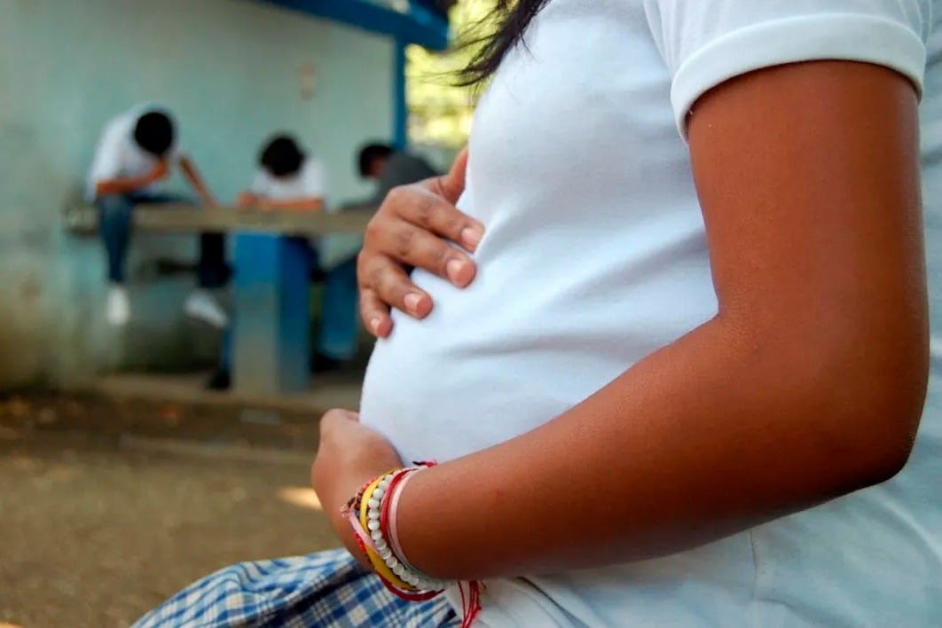 Cada día, en la Argentina, unas 130 adolescentes se convierten en madres