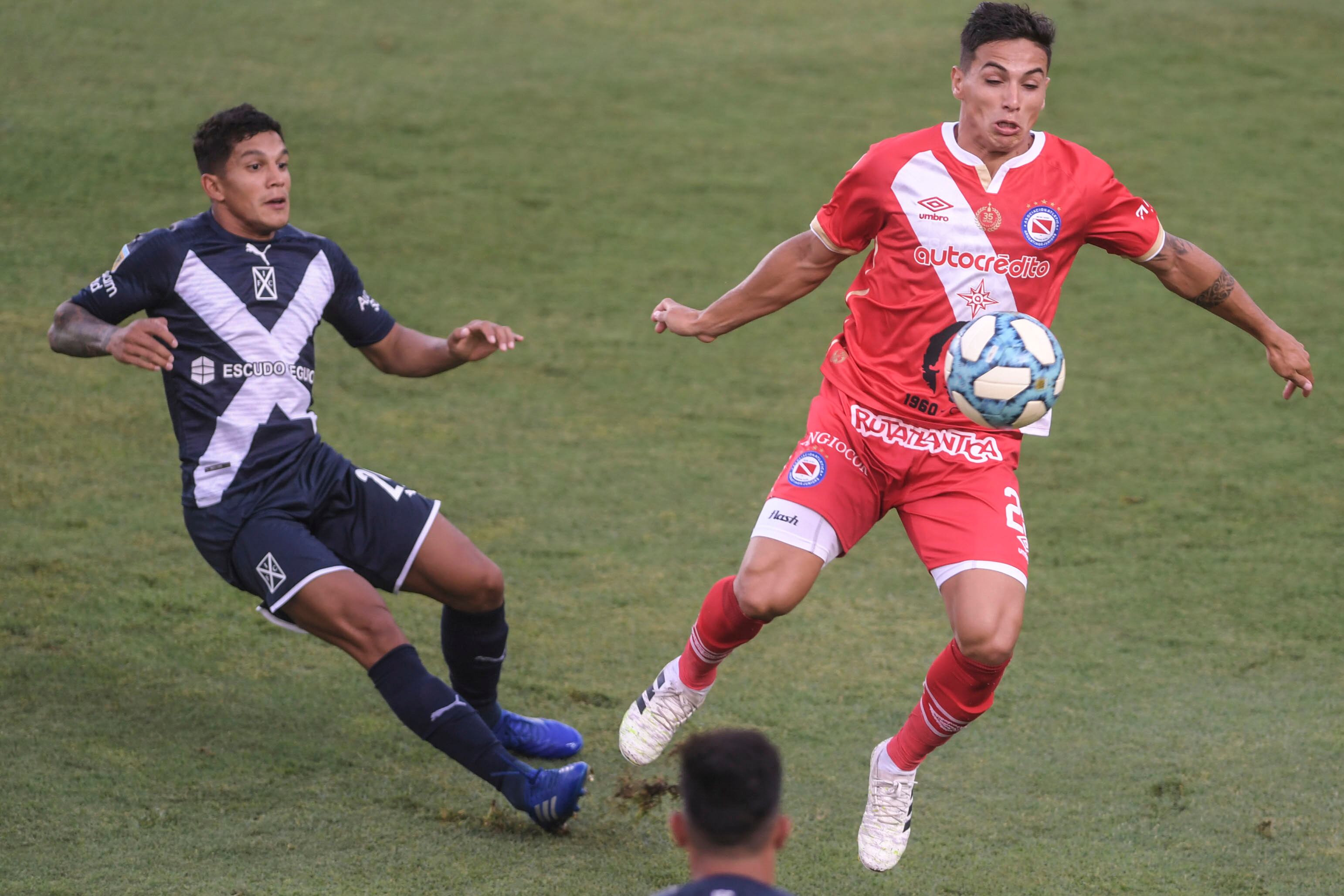 El Rojo se impuso al Bicho en La Paternal.