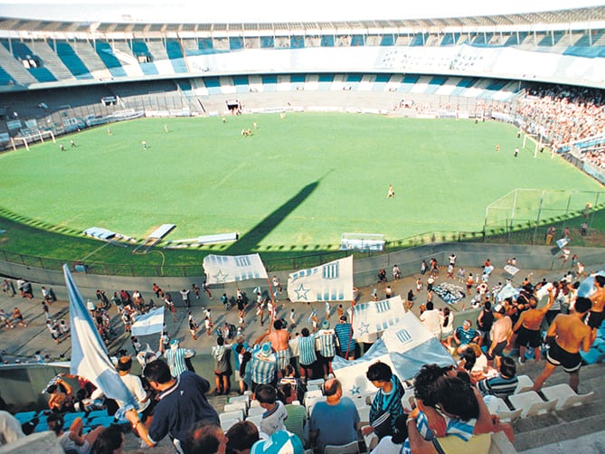 Rafael Barone y Omar Corbatta vieron una noche “varias personas muertas” en las cercanías del estadio.