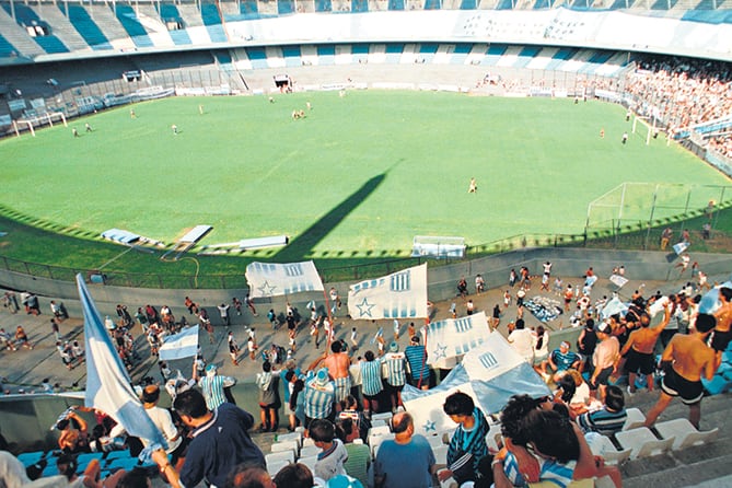 Rafael Barone y Omar Corbatta vieron una noche “varias personas muertas” en las cercanías del estadio.