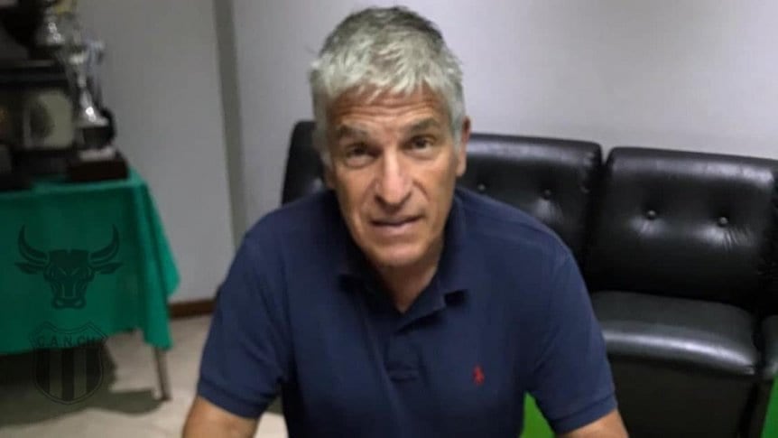 Omar Labruna, desde este lunes ex DT del Torito de Mataderos.