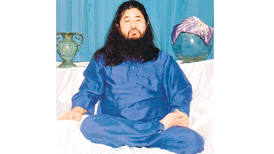 Shoko Asahara, fundador de la secta Aum Shinrikyo, el terror del transporte subterráneo.