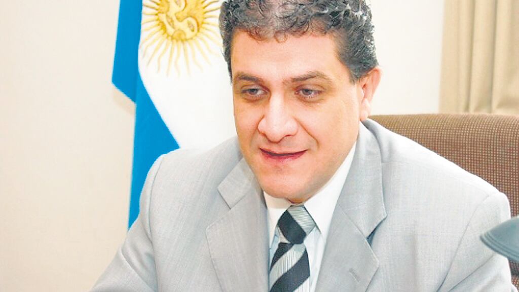 Luis Arias sostiene que la acusación es un intento de disciplinamiento y dijo que no renunciará.