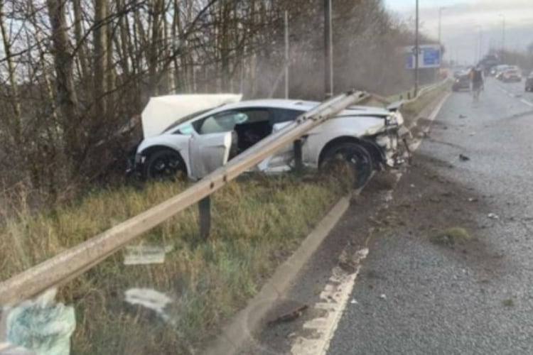 En el accidente, ocurrido cerca del campo de entrenamiento del Manchester United, el Lamborghini de Romero quedó prácticamente destruido.