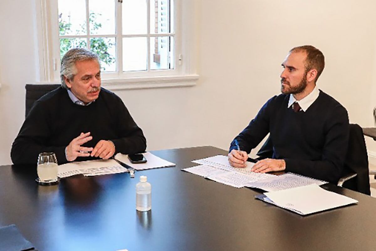 La diferencia entre lo que ofrece Argentina y lo que piden los acreedores externos representa apenas tres dólares, comentan los voceros de los bonistas. Mienten en los números mientras esconden otras variables.