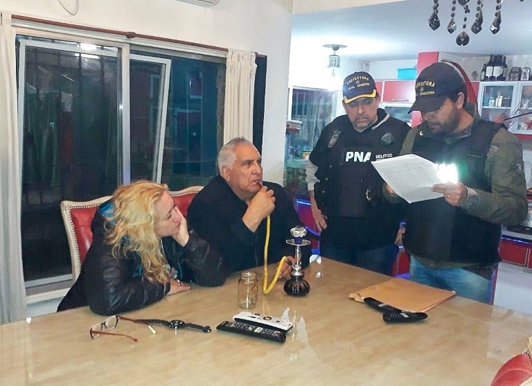 Medina, durante el allanamiento de la policía.